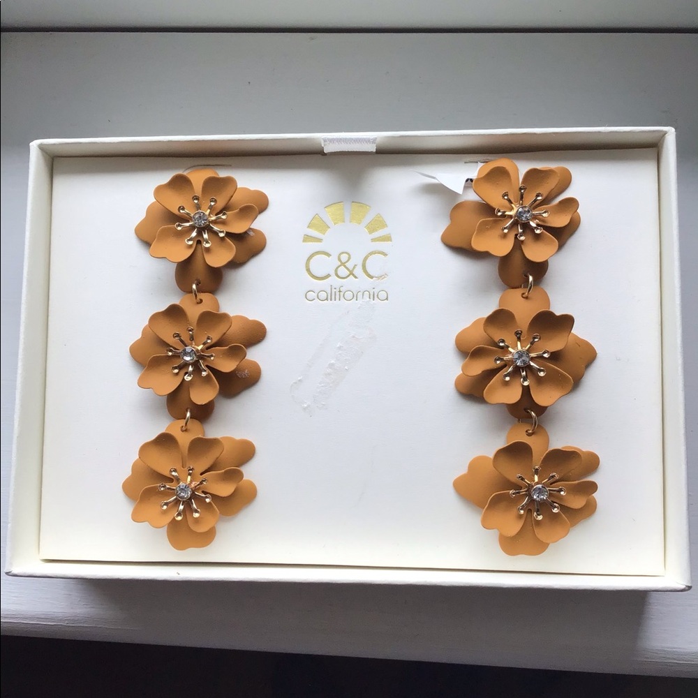 NIB C&C CALIFORNIA TRIPLE FLOWER  EARRINGS!! - Picture 3 of 10